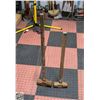 Image 1 : 2 HEAVY DUTY SLEDGE HAMMERS