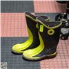 Image 1 : ESTATE MENS SIZE 8 CHIEFTAIN FIRE FIGHTERS