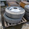 Image 1 : 2 11R 24.5 TIRES & RIMS 1 INNER 1 OUTER RIM