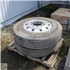 Image 1 : 2 11R 24.5 TIRES & RIMS 2 OUTER RIMS