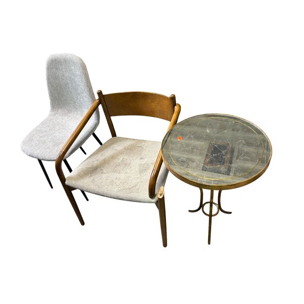 Round Glass Side Table with 2 Dining Chairs (1 broken arm)