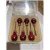 Image 1 : 6 Wood Handle Screwdrivers in Case