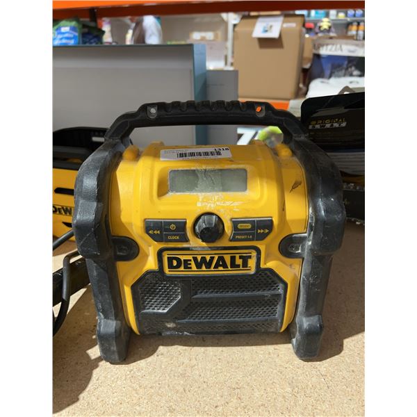 DEWALT DCR018 Compact Worksite Radio