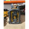 Image 2 : DEWALT DCR018 Compact Worksite Radio