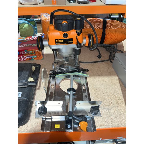 Triton MOF001 Dual Mode Plunge Router 1400W