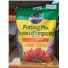 Image 2 : Miracle-Gro Potting Mix 3x8.8L Bag
