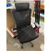 Image 2 : Black Mesh Ergonomic Office Chair