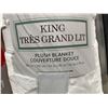 Image 3 : Kirkland Signature King Plush Blanket 112"x92"
