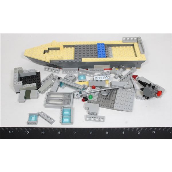 LEGO BATTLE SHIP UNCHECKED FOR COMPLETENESS