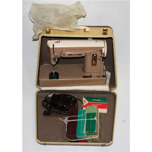 SINGER SEWING MACHINE WITH ATTACHMENTS
