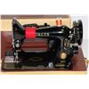 Image 2 : VINTAGE/ ANTIQUE SINGER SEWING MACHINE
