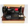 Image 5 : VINTAGE/ ANTIQUE SINGER SEWING MACHINE
