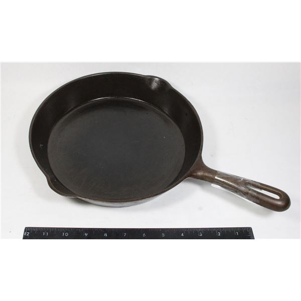 VINTAGE CAST IRON FRYING PAN FINDLEY NUMBER 8