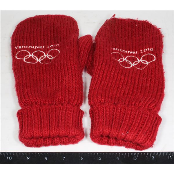 PAIR OF VANCOUVER OLYMPIC 2010 MITTENS