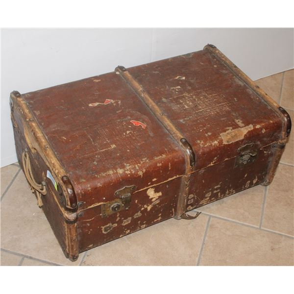 LARGE BROWN VINTAGE SUITCASE LATCHES BROKEN