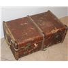 Image 1 : LARGE BROWN VINTAGE SUITCASE LATCHES BROKEN