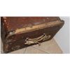 Image 2 : LARGE BROWN VINTAGE SUITCASE LATCHES BROKEN