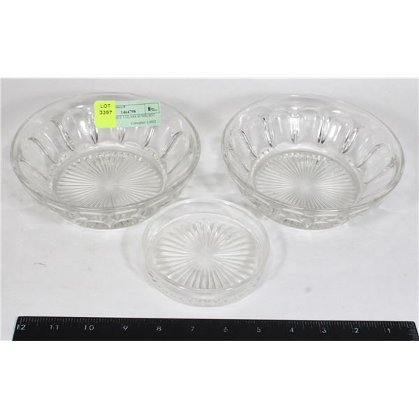 VINTAGE SET 3 GLASS SUNBURST PATTERN
