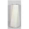 Image 2 : LARGE DECORATIVE VASE ( WHITE )