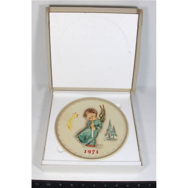 VINTAGE M.J. HUMMEL "DER TELLER DES JAHRES 1971"