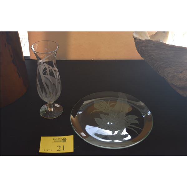 11" ETCHED GLASS PLATE & STEMMED VASE (2 PCS)