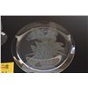 Image 2 : 11" ETCHED GLASS PLATE & STEMMED VASE (2 PCS)