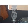 Image 3 : 11" ETCHED GLASS PLATE & STEMMED VASE (2 PCS)