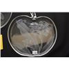 Image 3 : APPLE SHAPED ETCHED GLASS PLATES (3 PCS)