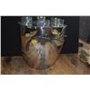 Image 4 : MICHAEL ARAM GOLD ORCHID VODKA SERVICE