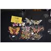 Image 1 : COLLECTION OF BUTTERFLY PINS & ORNAMENTS IN ETCHED GLASS TRAY (20 PCS)