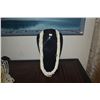 Image 3 : COLLECTION OF SHELL LEI (7 PCS) (DOES NOT INCLUDE STANDS)