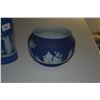 Image 3 : ANTIQUE WEDGWOOD CREAMERS, SUGAR BOWL, SUGAR SHAKER & BOWLS (6 PCS)