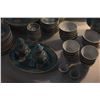 Image 6 : VINTAGE CHINESE CHINOISERIE FAMILLE ROSE BOWLS, PLATES, TEAPOT, CUPS, DISHES, SPOONS, ETC. (88 PCS)