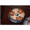 Image 5 : COLLECTION OF PLATES & CHARGERS (7 PCS) (DOES NOT INCLUDE STAND)