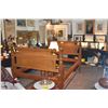 Image 2 : ANTIQUE 4 POST MAPLE WOOD BED FRAME, DOUBLE SIZE
