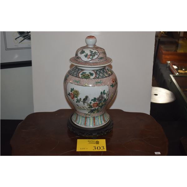 LARGE CHINESE FAMILLE VERTE PORCELAIN GINGER JAR ON STAND (15")