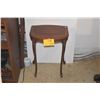 Image 1 : SMALL SIDE TABLE W/CARVED LEGS (16 1/2" X 13" X 22 3/4")