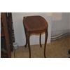 Image 3 : SMALL SIDE TABLE W/CARVED LEGS (16 1/2" X 13" X 22 3/4")