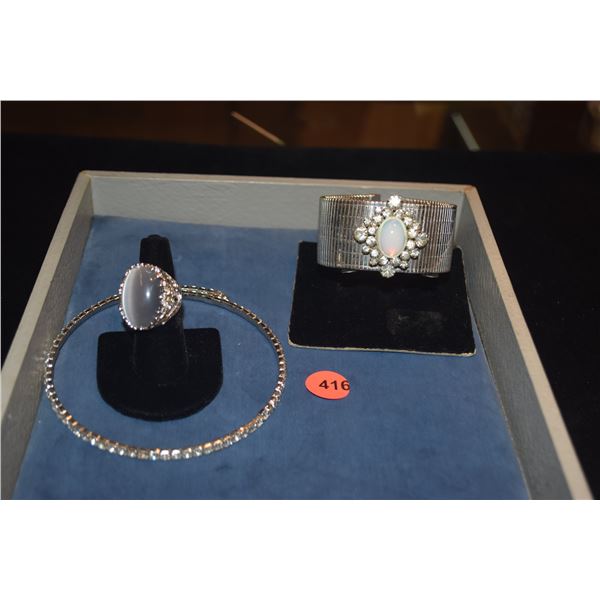 FASHION JEWELRY: NECKLACE, BRACELET, RING (3 PCS)