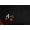 Image 2 : BAKELITE PINS & FASHION EARRINGS (3 PCS)