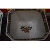 Image 6 : PAIR SQUARE LIP OVERGLAZE ENAMEL BOWLS, KANG XI (1662-1722) (9" X 9 1/2") (PAIR)