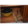 Image 2 : CERAMIC MIXING BOWL, CAKE MOLD, ROLLING PIN & ANTIQUE MANUAL HAND DRILL (4 PCS)