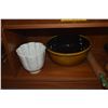 Image 3 : CERAMIC MIXING BOWL, CAKE MOLD, ROLLING PIN & ANTIQUE MANUAL HAND DRILL (4 PCS)