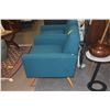 Image 4 : PAIR UPHOLSTERED TEAL ARM CHAIRS (PAIR)
