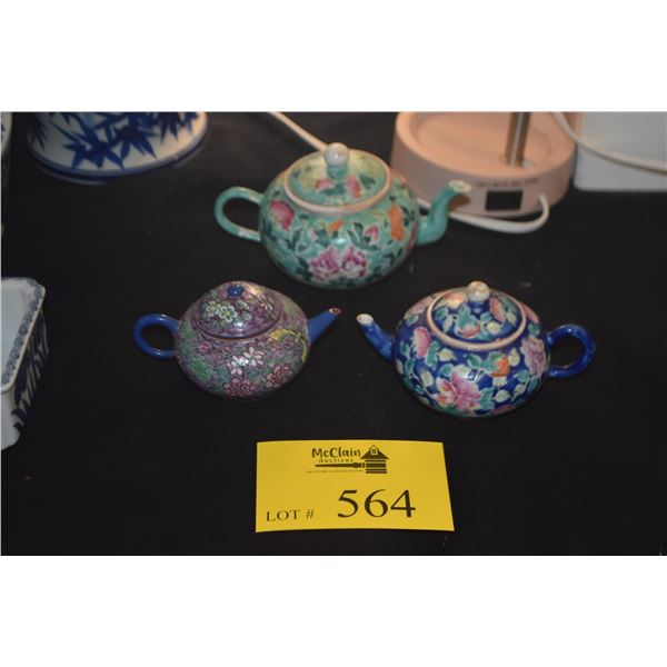 PORCELAIN TEAPOTS (3 PCS)