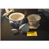 Image 1 : PLANTER, RABBIT FIGURINES & CHAMBER POT (4 PCS)