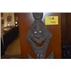 Image 3 : PAPUA NEW GUINEA SEPIK RIVER CARVED WOOD SUSPENSION HOOK W/3 STYLIZED FACES & INLAID SHELLS
