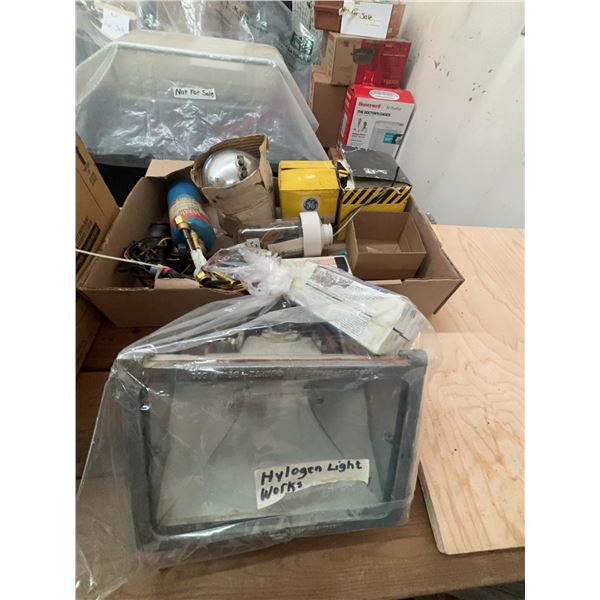 Halogen Work Light and Electronics Lot