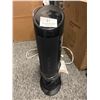 Image 1 : Lasko Black Tower Heater