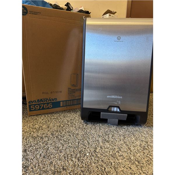 Georgia-Pacific enMotion 59766 Stainless Steel Automatic Paper Towel Dispenser
